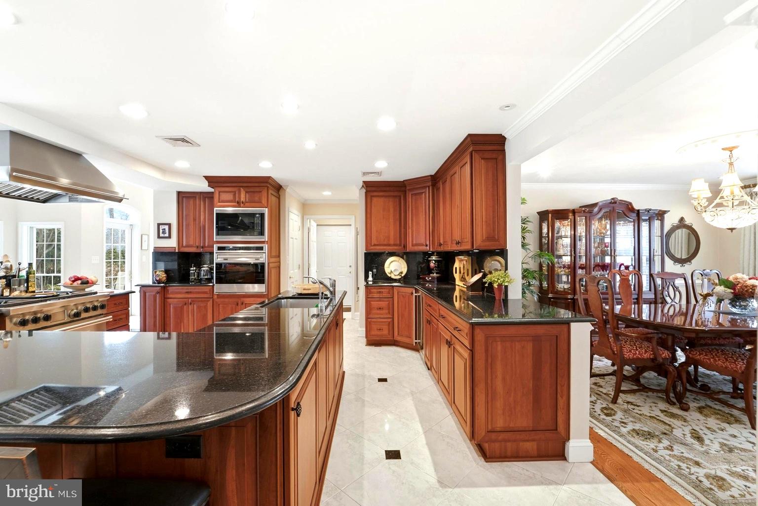 RIVERSIDE MANOR - Residential