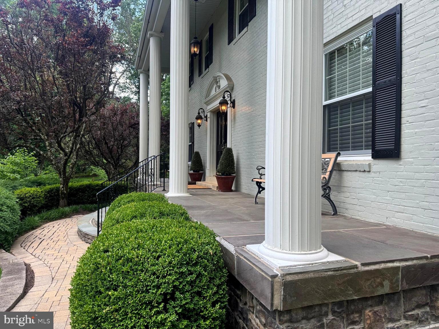 RIVERSIDE MANOR - Residential