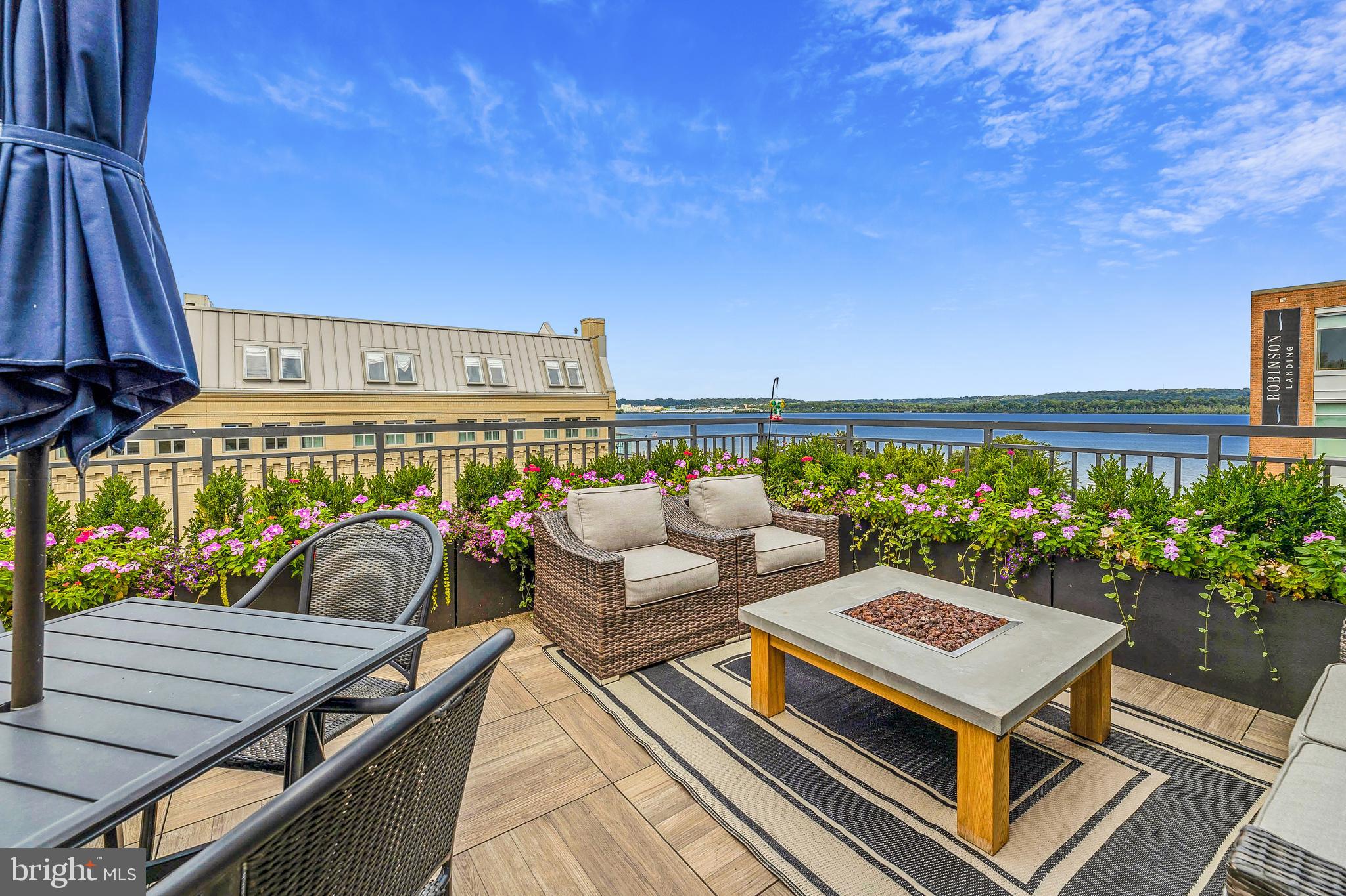 ROBINSON LANDING - Residential