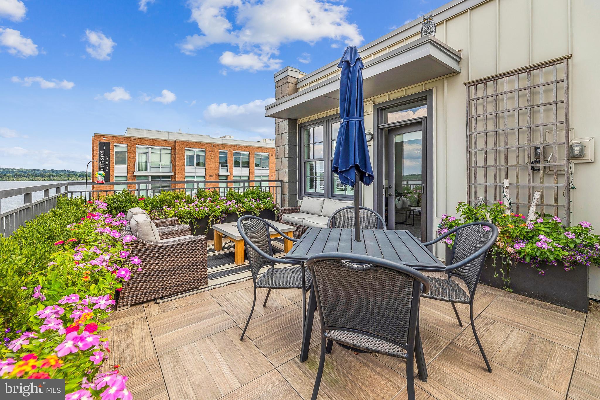 ROBINSON LANDING - Residential