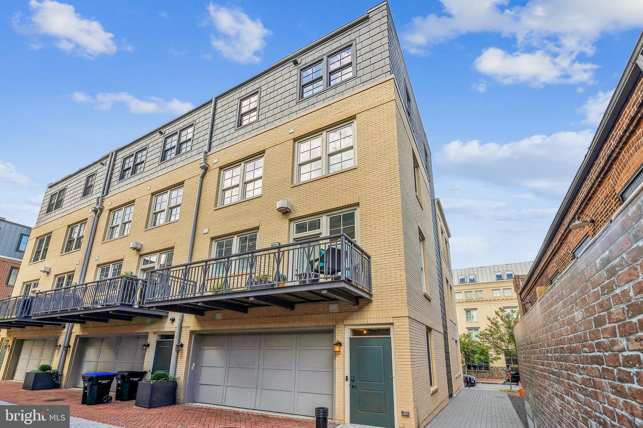 ROBINSON LANDING - Residential