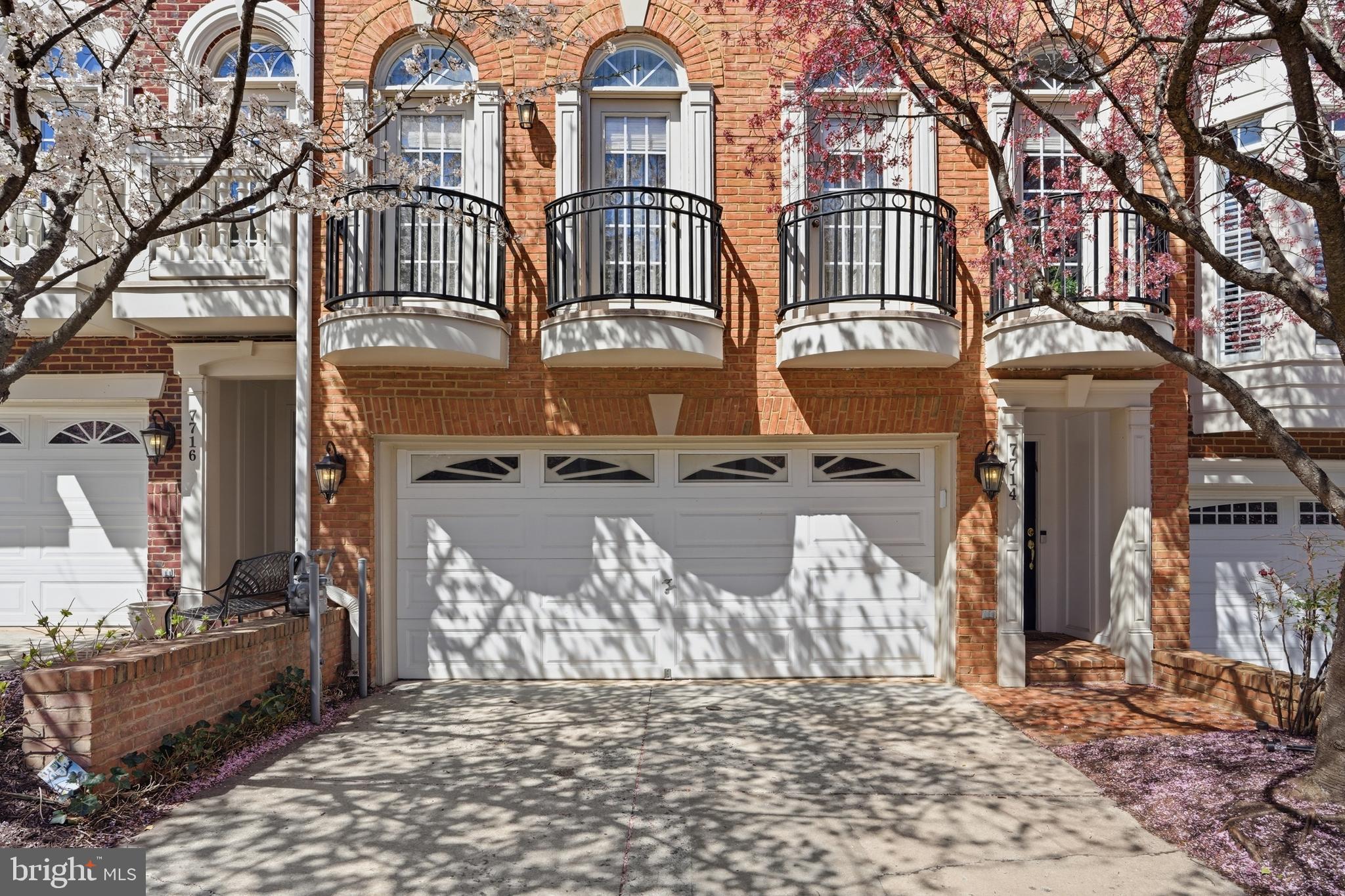 MCLEAN PLACE - Residential
