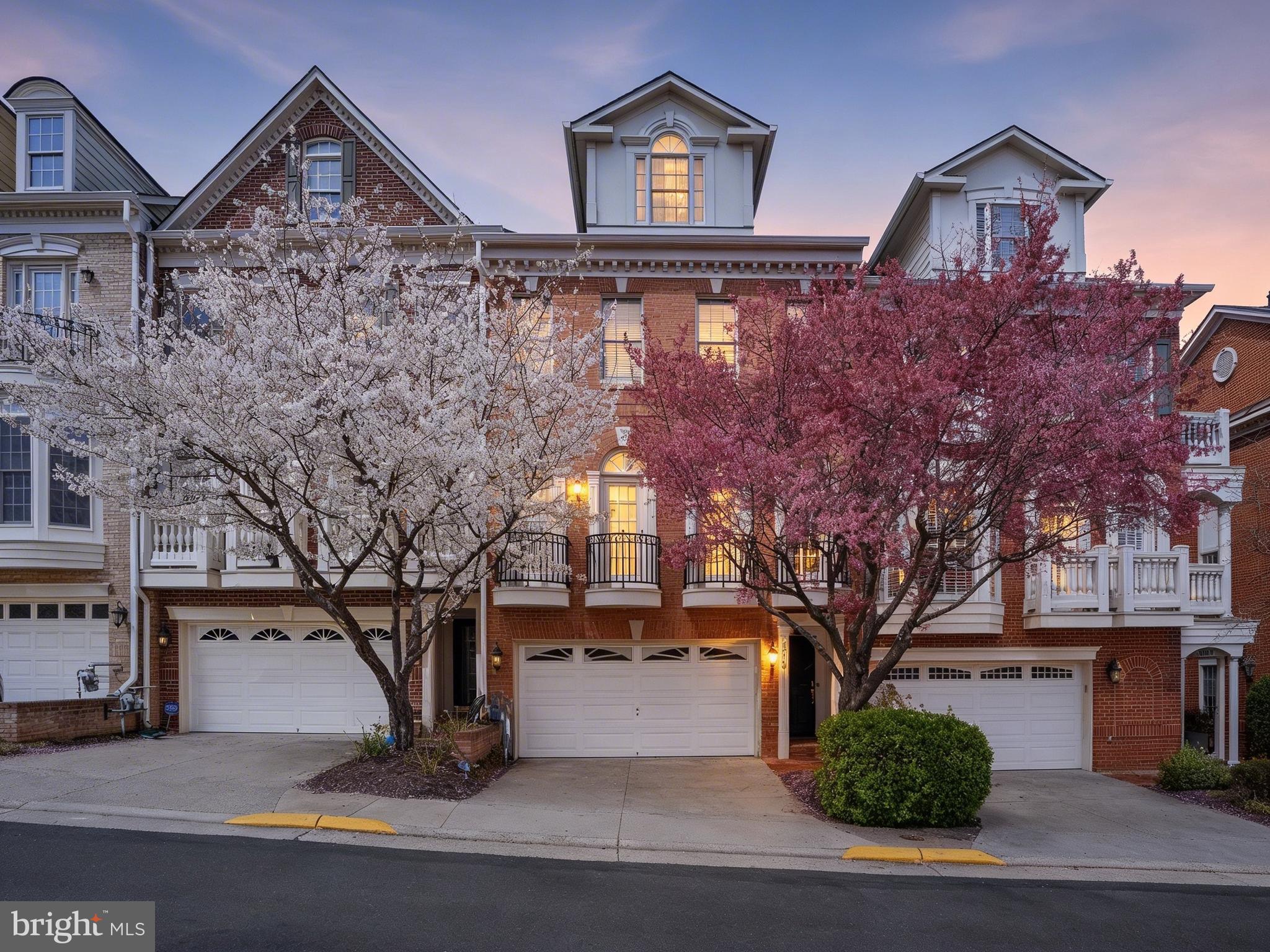 MCLEAN PLACE - Residential
