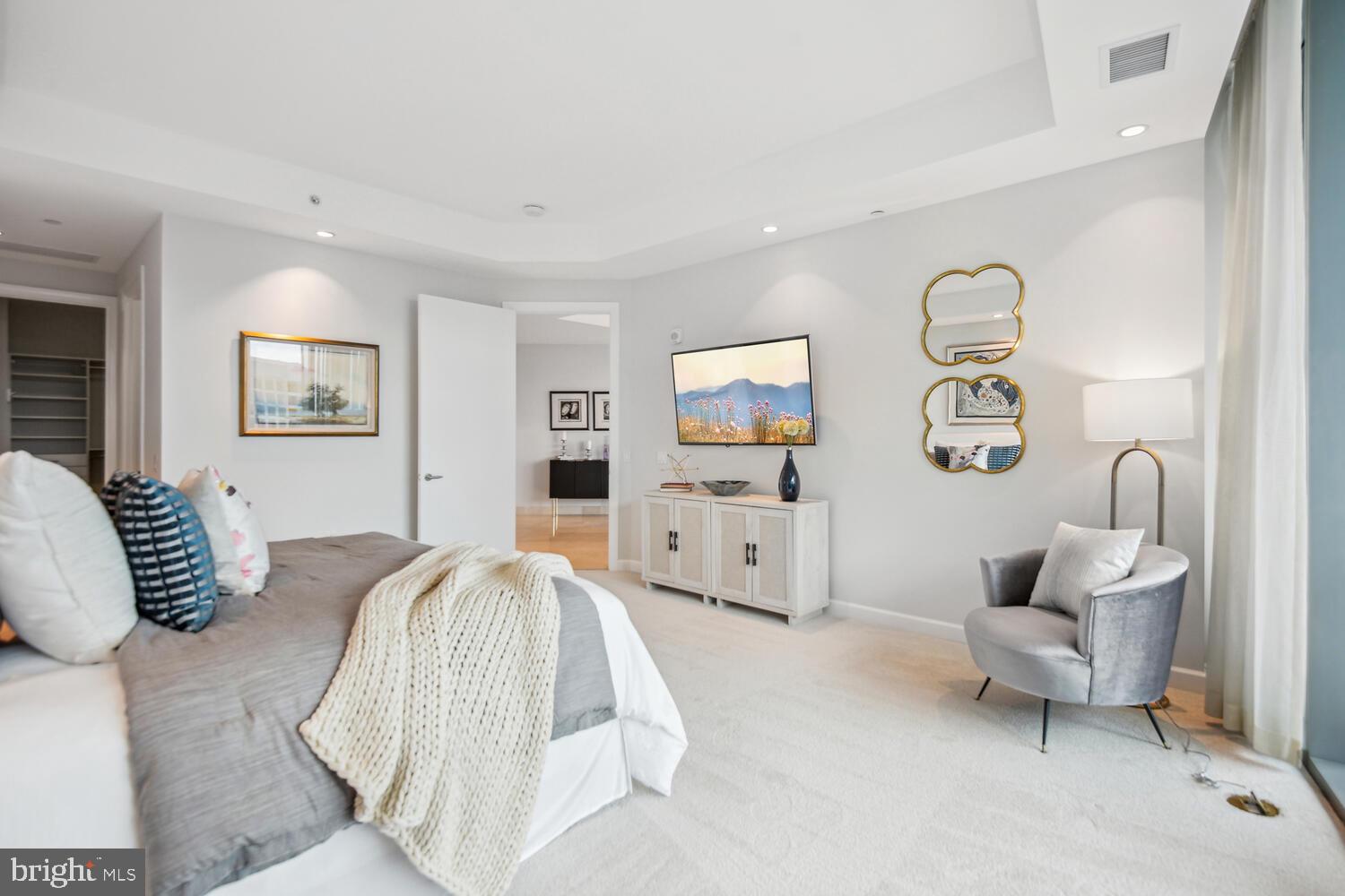 TURNBERRY TOWER - Residential
