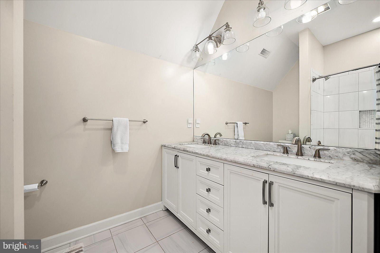 GLEN RIDDLE - Residential