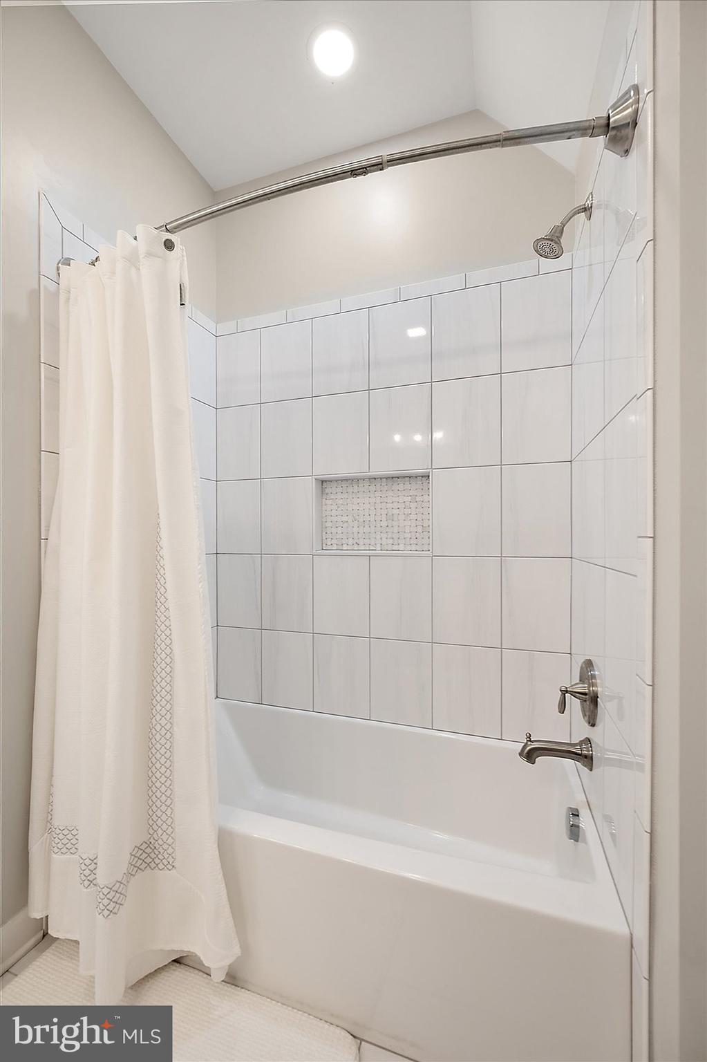 GLEN RIDDLE - Residential
