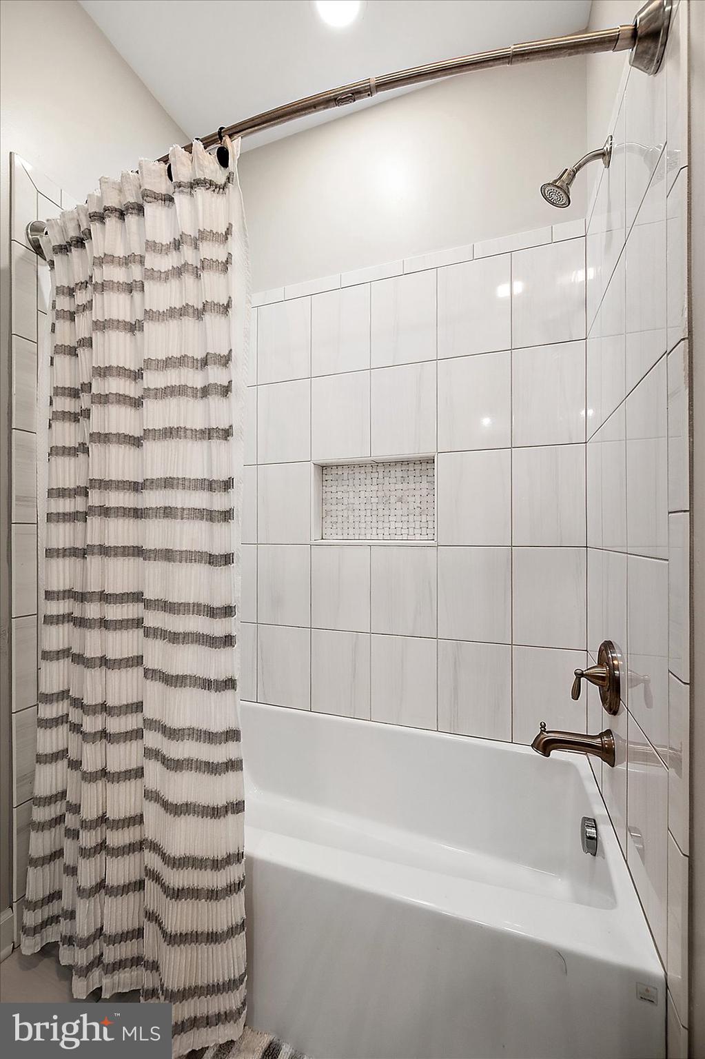 GLEN RIDDLE - Residential