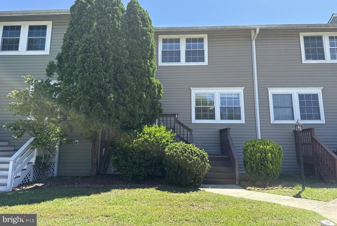 Welcome to this spacious 3-bedroom, 2.5-bath middle-unit townhome located in Easton. Conveniently situated near shopping, dining, parks, schools, and many of the amenities the town has to offer, this home also provides easy access to major highways for commuters
The main living area features a large, combined living and dining room, perfect for everyday living and entertaining. Step outside onto the rear deck for outdoor relaxation and enjoyment. The galley-style kitchen offers ample cabinet space and includes a cozy eat-in area for casual meals.
Upstairs, you'll find nearly 1,600 square feet of comfortable living space, including three generously sized bedrooms and two full bathrooms. The lower level offers almost 800 square feet of additional space, providing endless possibilities for storage, a home gym, recreation room.  A rear-loading garage adds convenience and extra storage options.
Don't miss this opportunity to own a well-located townhome with plenty of space and easy access to everything Easton has to offer.