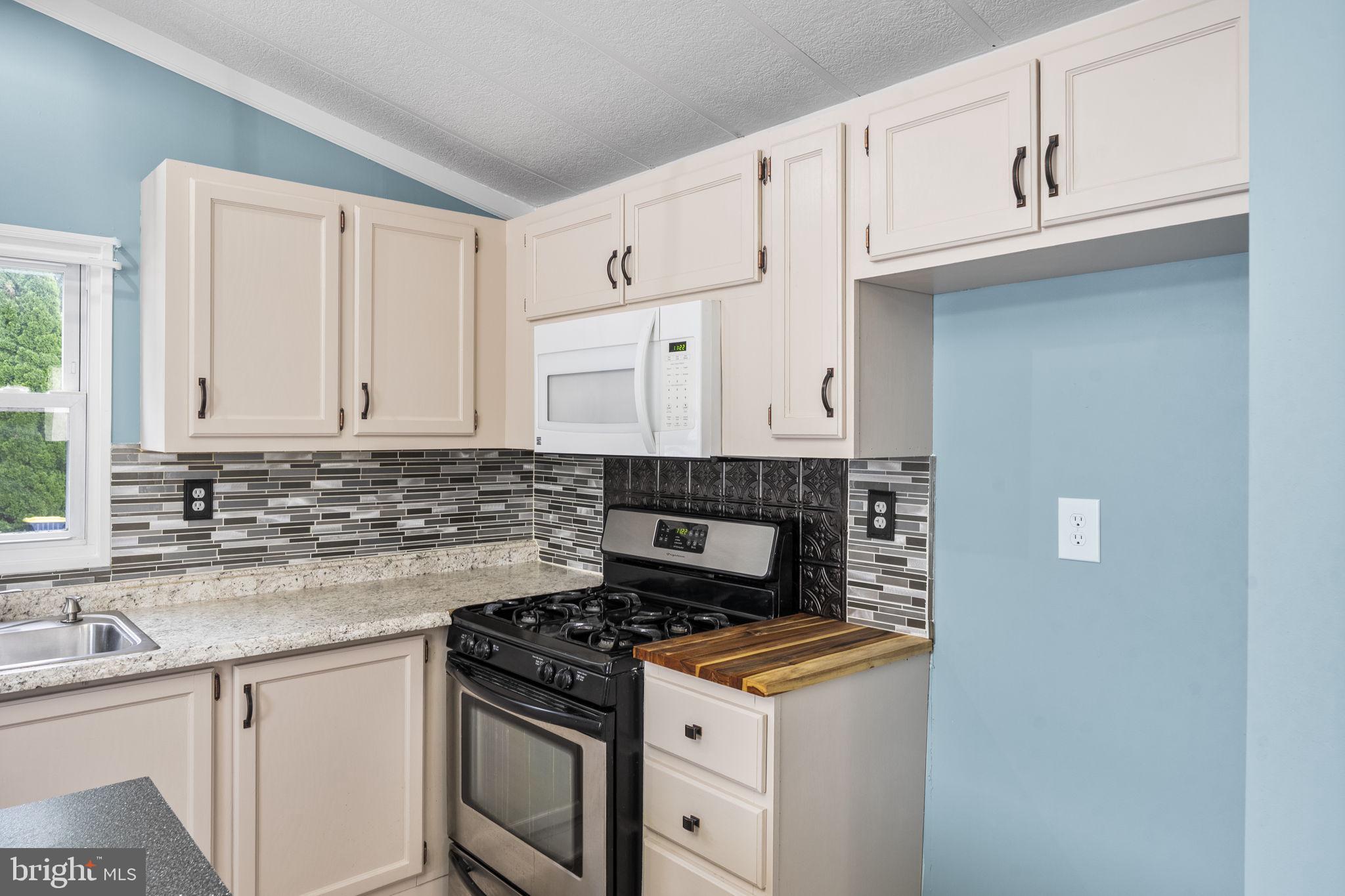 HONEY BROOK MANOR - Residential