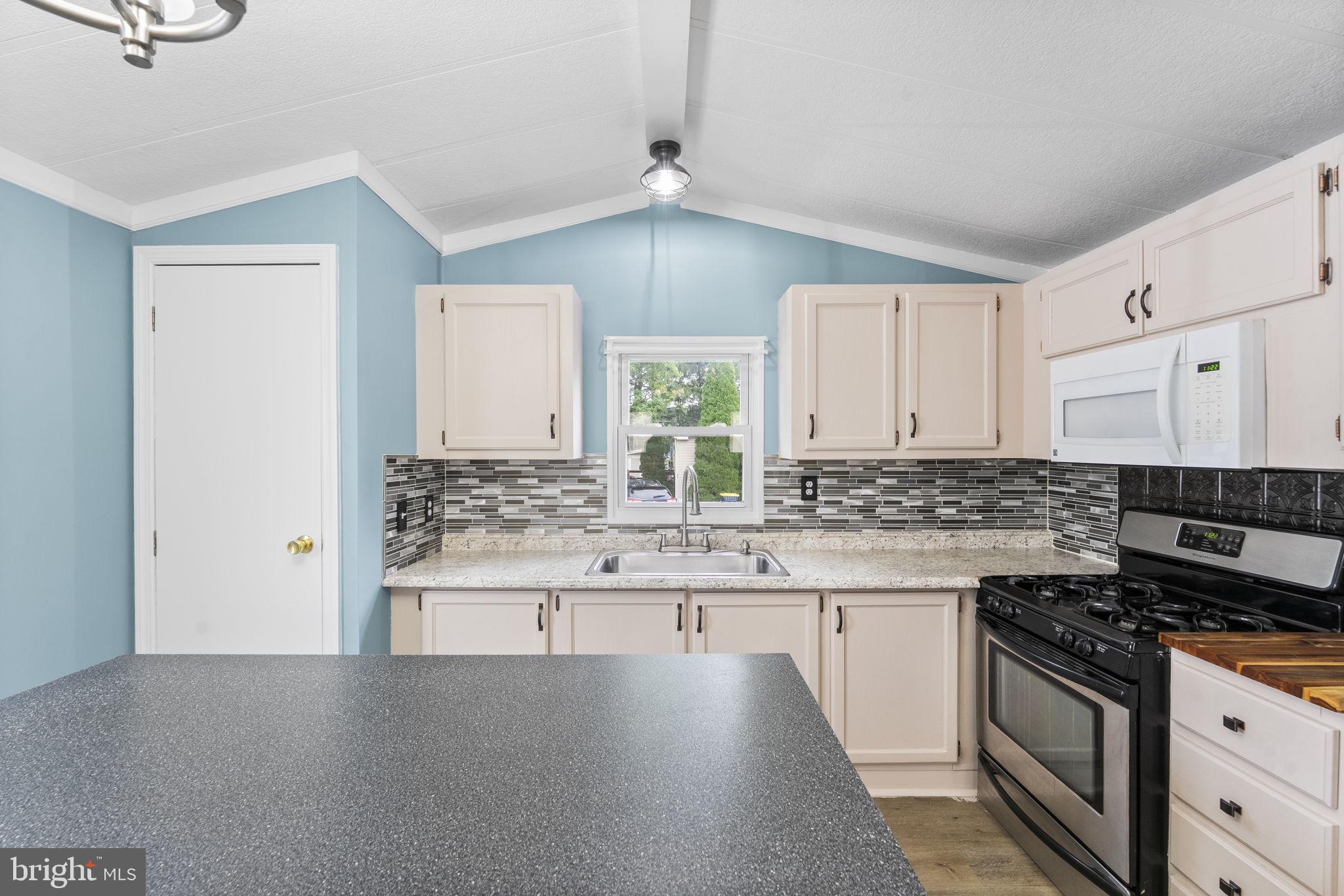 HONEY BROOK MANOR - Residential