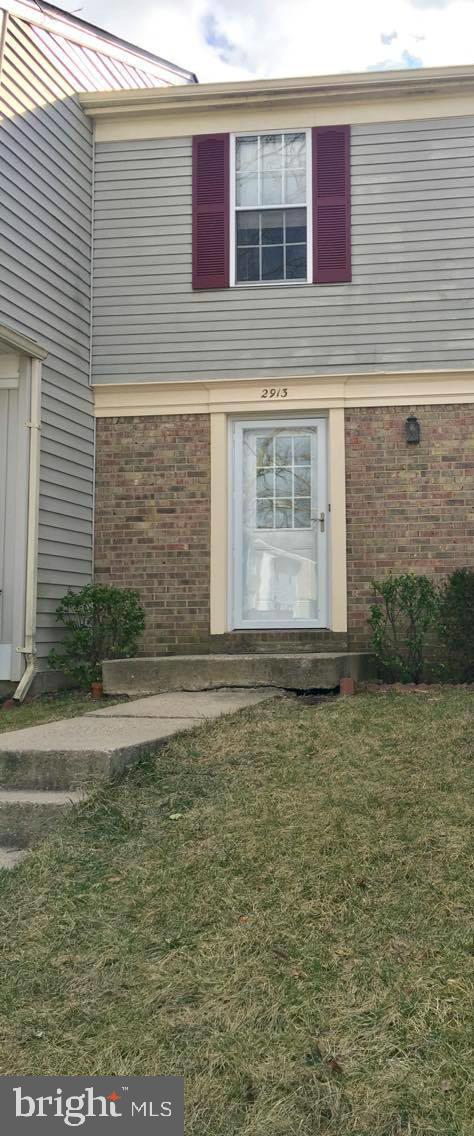 Spacious and inviting townhouse offering three bedrooms, 1.5 bathrooms, a finished basement, and a fenced backyard in the desirable Lake Ridge community. Rent includes HOA fees, trash service, and summer pool membership. Ideally located near schools, a pool, shopping centers, and a commuter lot, with convenient access to I-95 and the VRE Station.