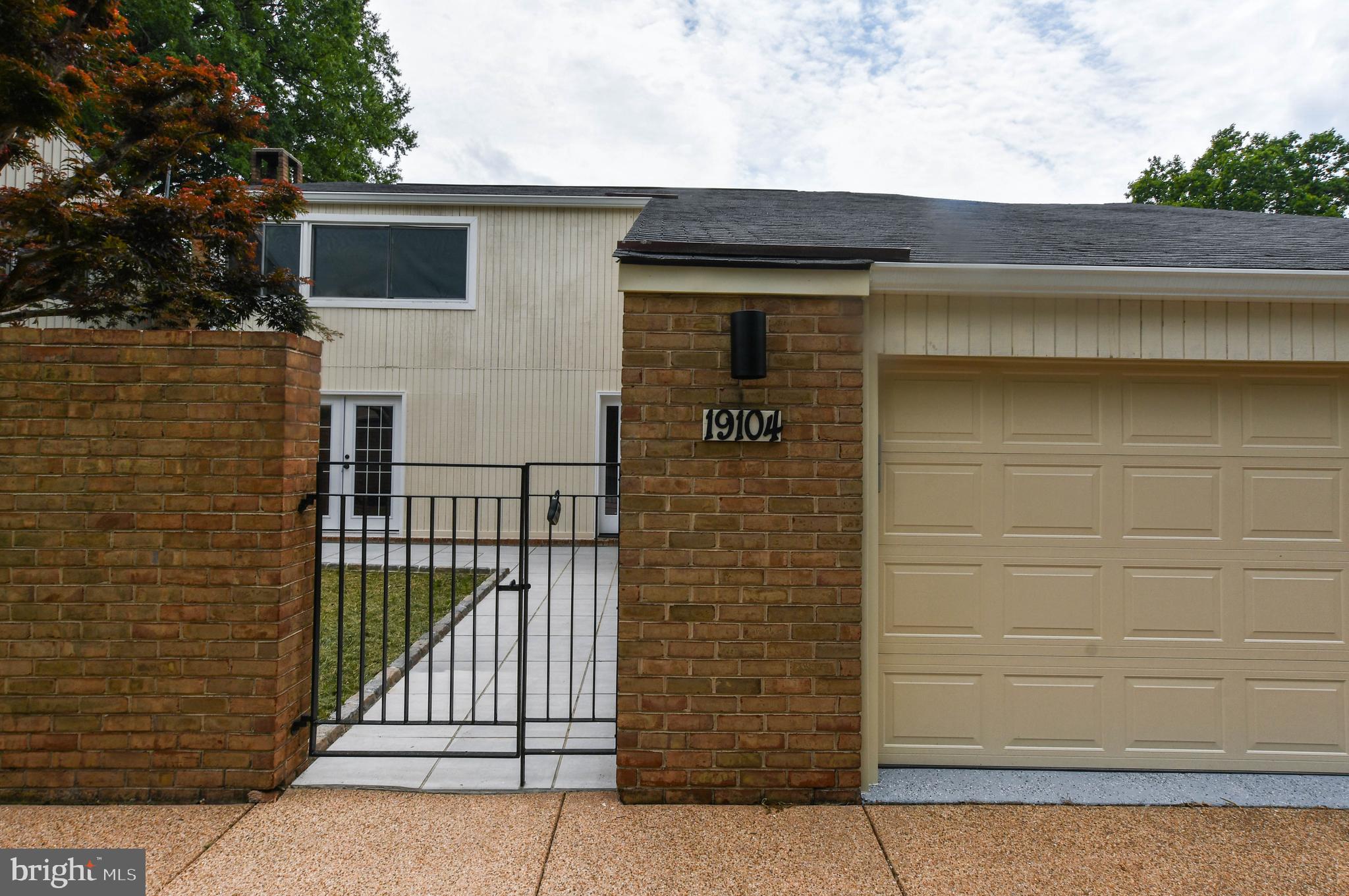 COURTS OF WHETSTONE - Residential