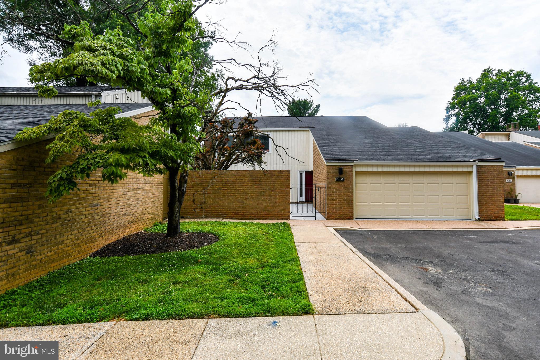 COURTS OF WHETSTONE - Residential