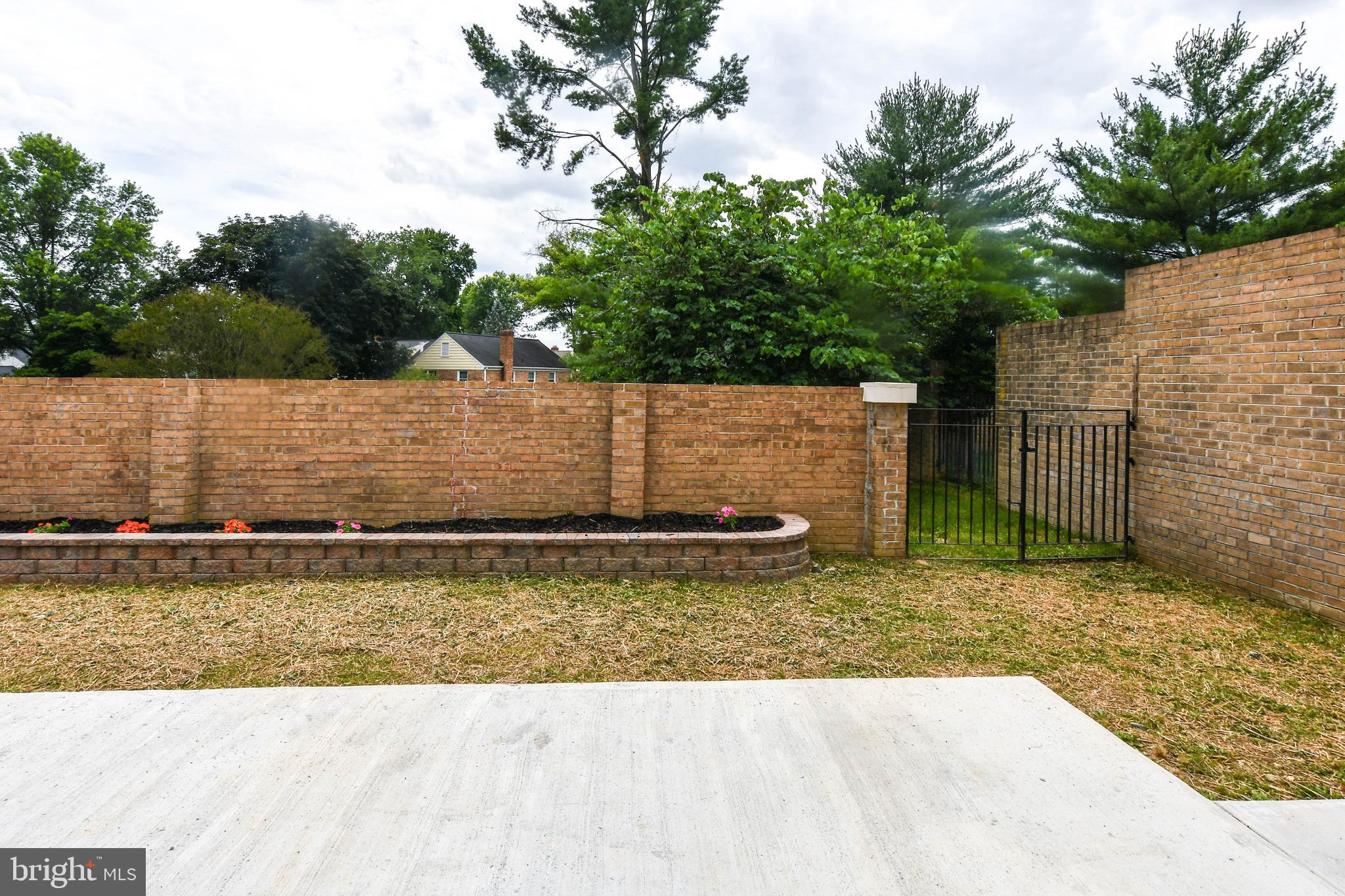 COURTS OF WHETSTONE - Residential