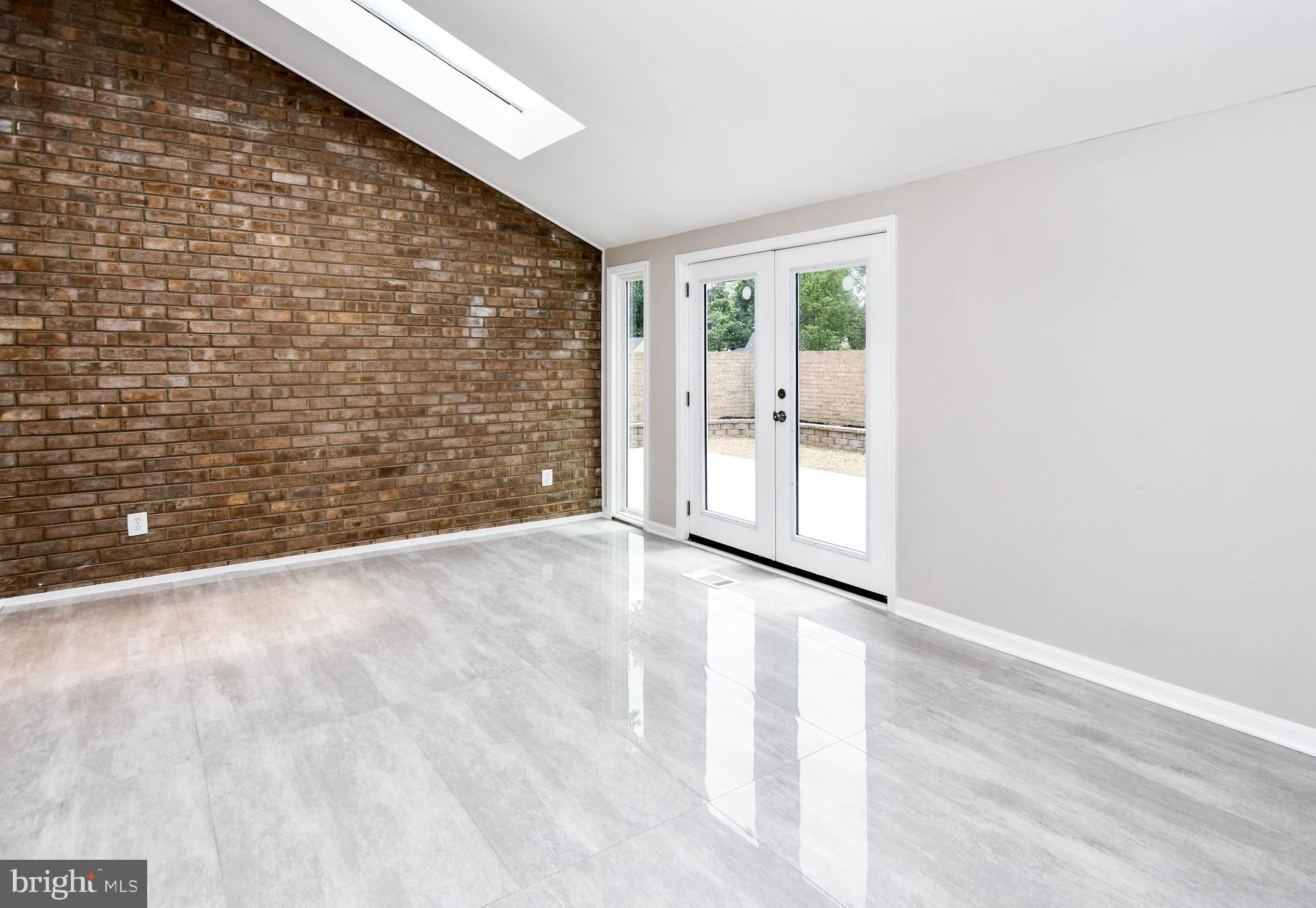 COURTS OF WHETSTONE - Residential