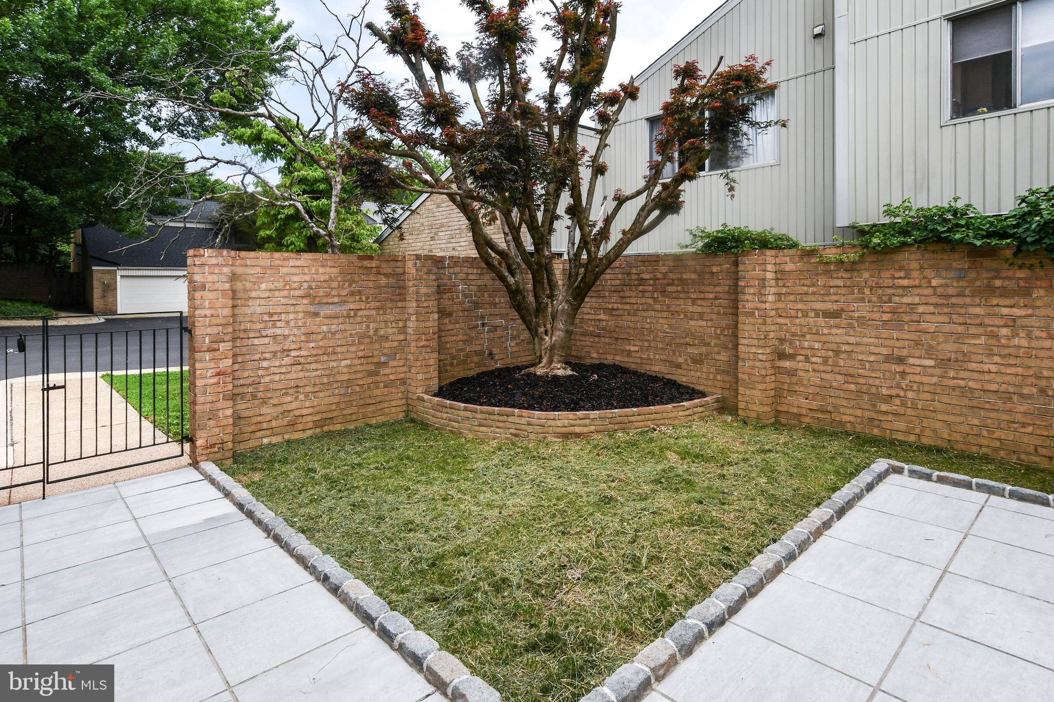 COURTS OF WHETSTONE - Residential