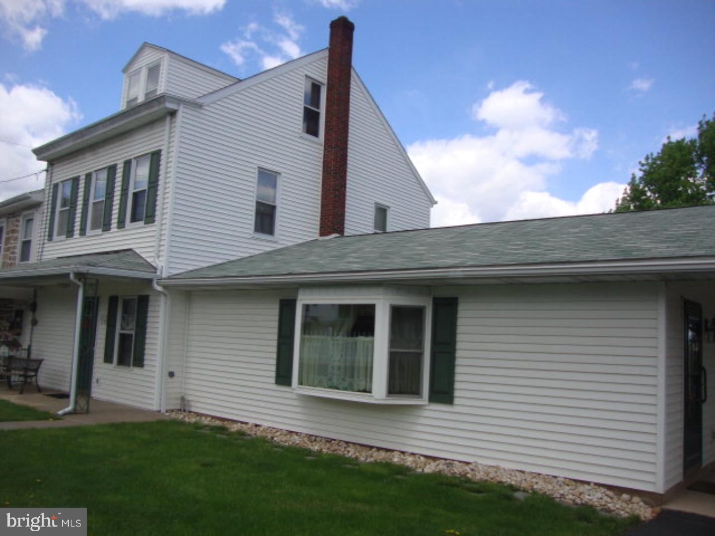 Family size home. Master bedroom and master bath on 1st level. Large modern kitchen. Laundry room on 1st level. Central air on 1st level. Thermopane windows throughout. Carport area with add'l asphalt off street parking. Maintenance free exterior. Sliding glass doors leading to large deck area.  Mailing Address Continued: Pottsville  Amp: 100