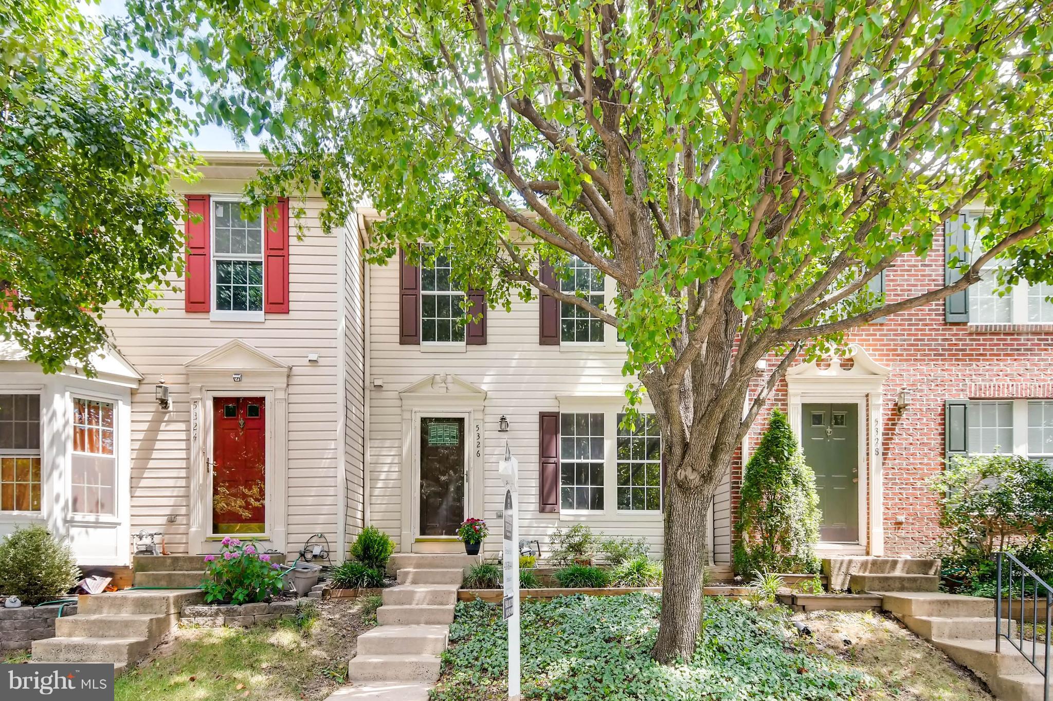 Beautifully renovated Townhome    turn key ready, 3 bedroom 1.5 bathroom Fresh paint, lovely deck, NEW SS appliances, granite countertops, hardwood floors, new ceramic tile, convenient location to 95! Dogs on case by case basis with $750 non refundable pet fee.