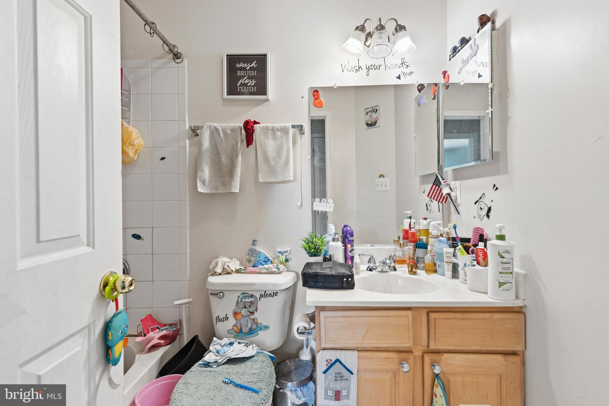 HOLLY WOODS - Residential