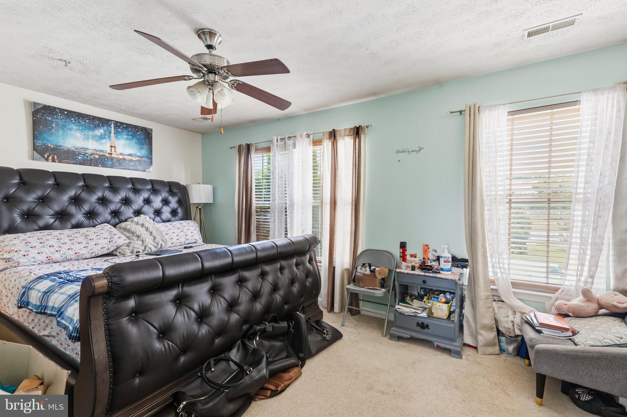 HOLLY WOODS - Residential