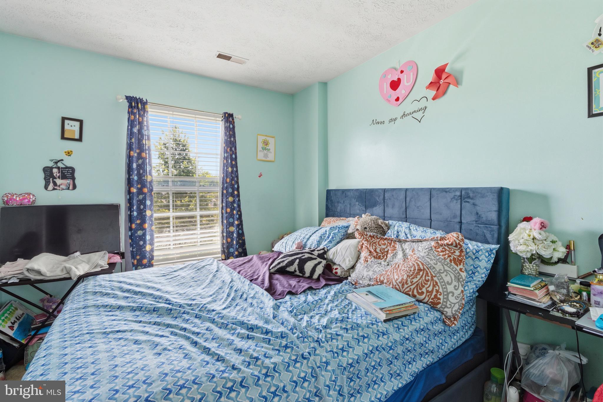 HOLLY WOODS - Residential
