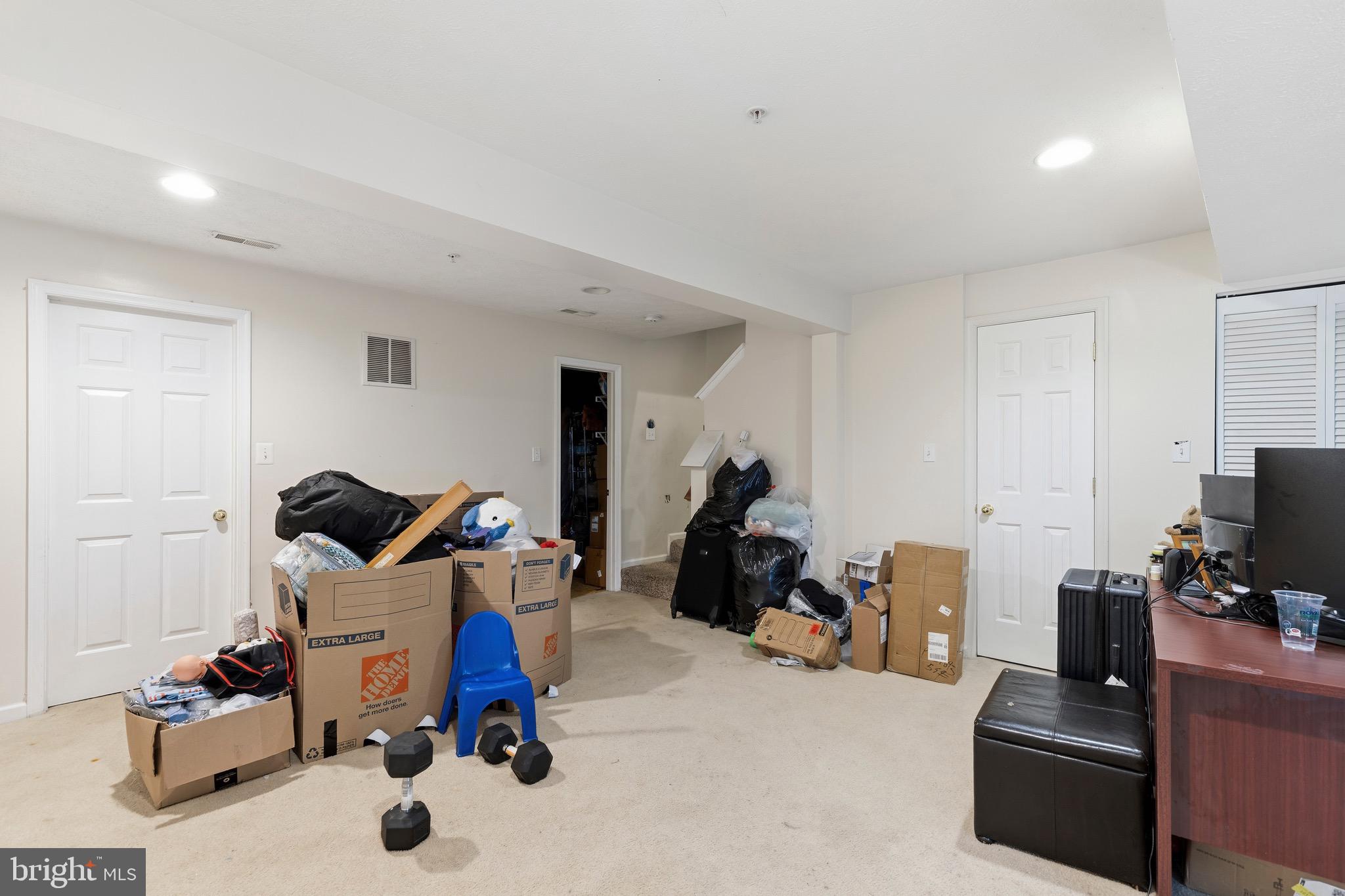 HOLLY WOODS - Residential