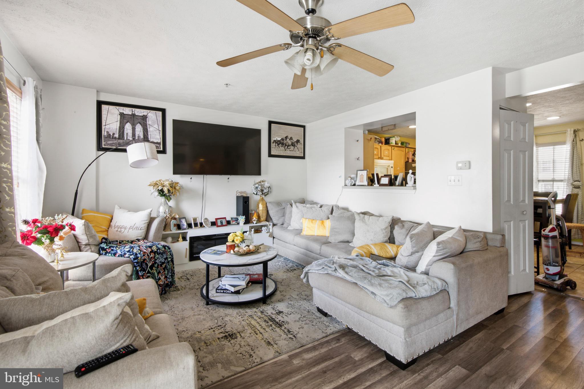 HOLLY WOODS - Residential