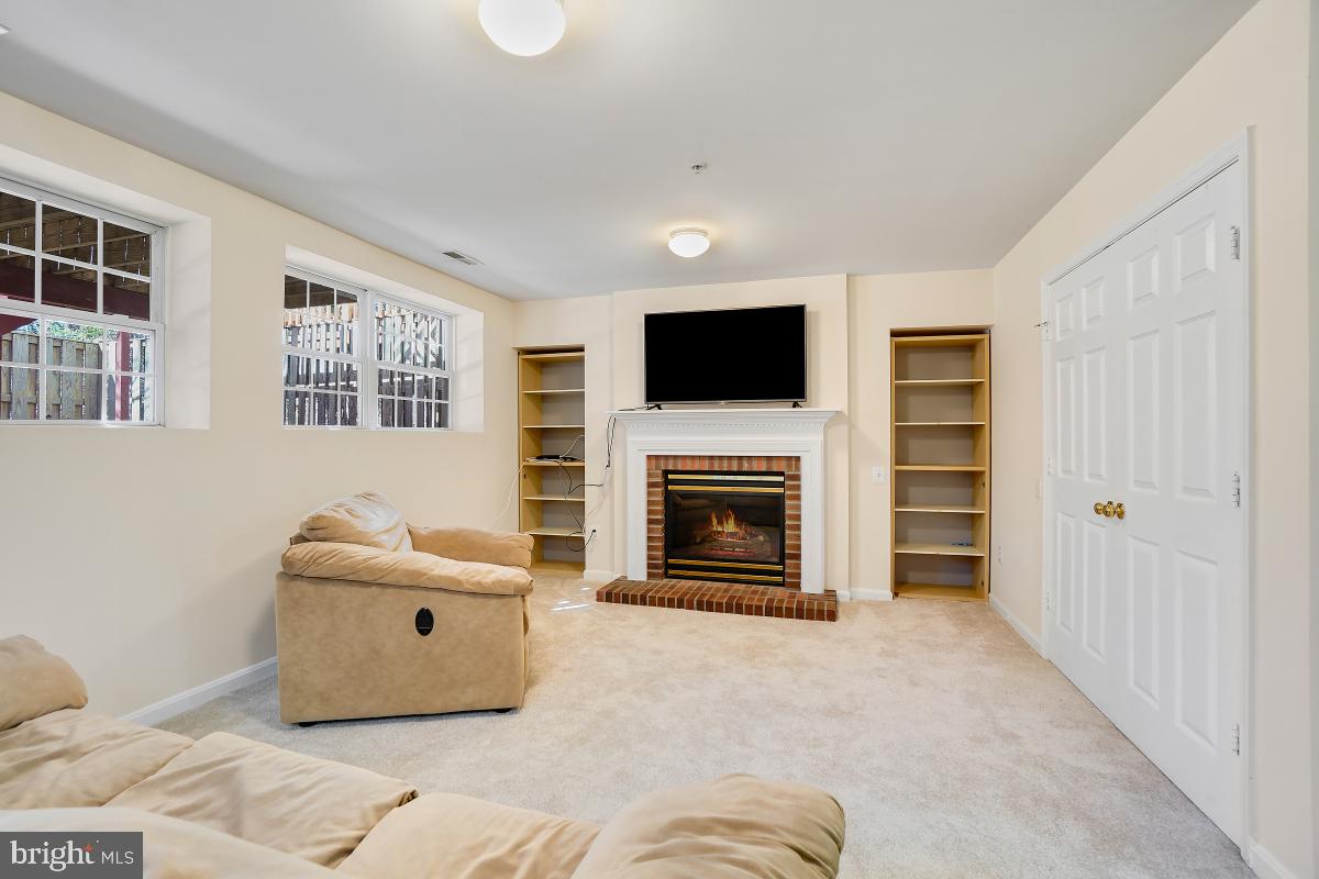 KINGSVIEW VILLAGE - Residential