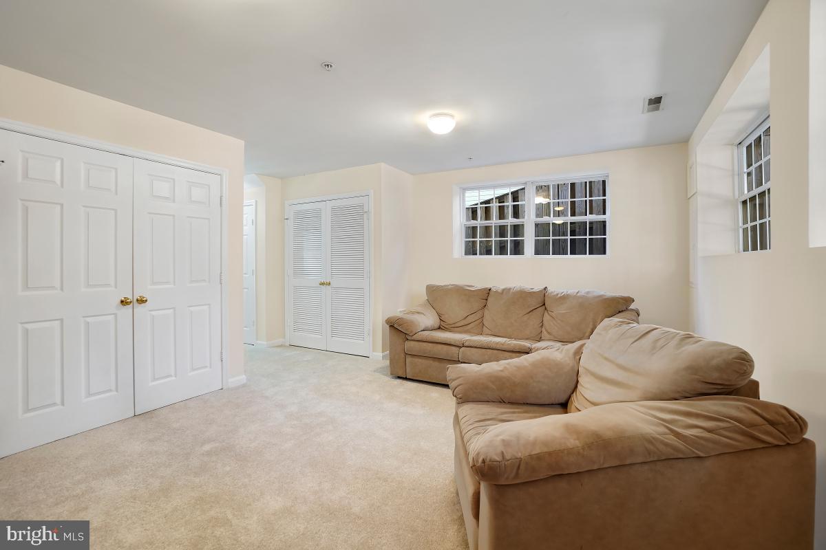 KINGSVIEW VILLAGE - Residential