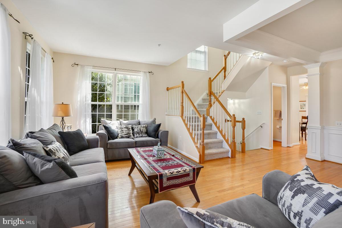 KINGSVIEW VILLAGE - Residential