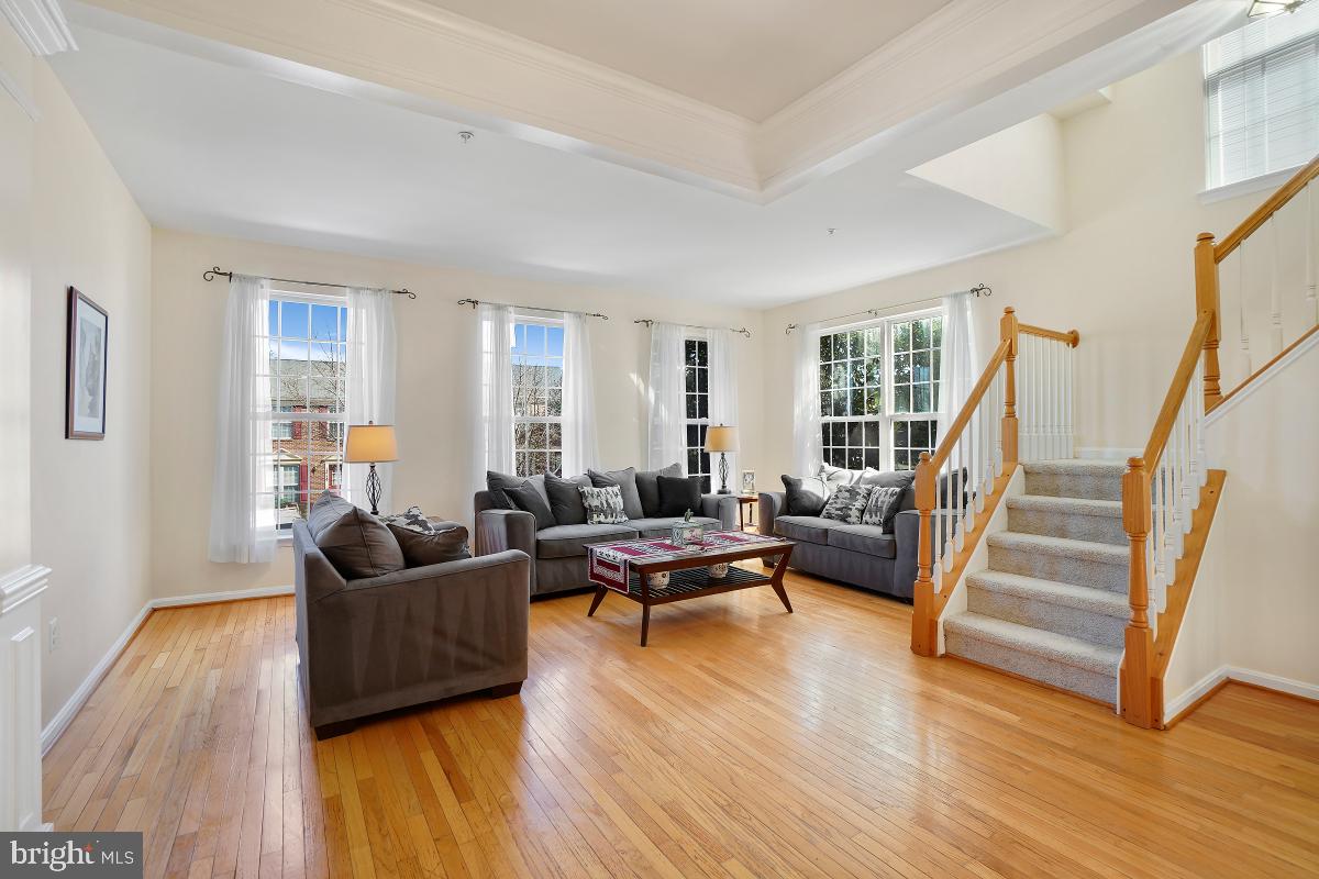 KINGSVIEW VILLAGE - Residential