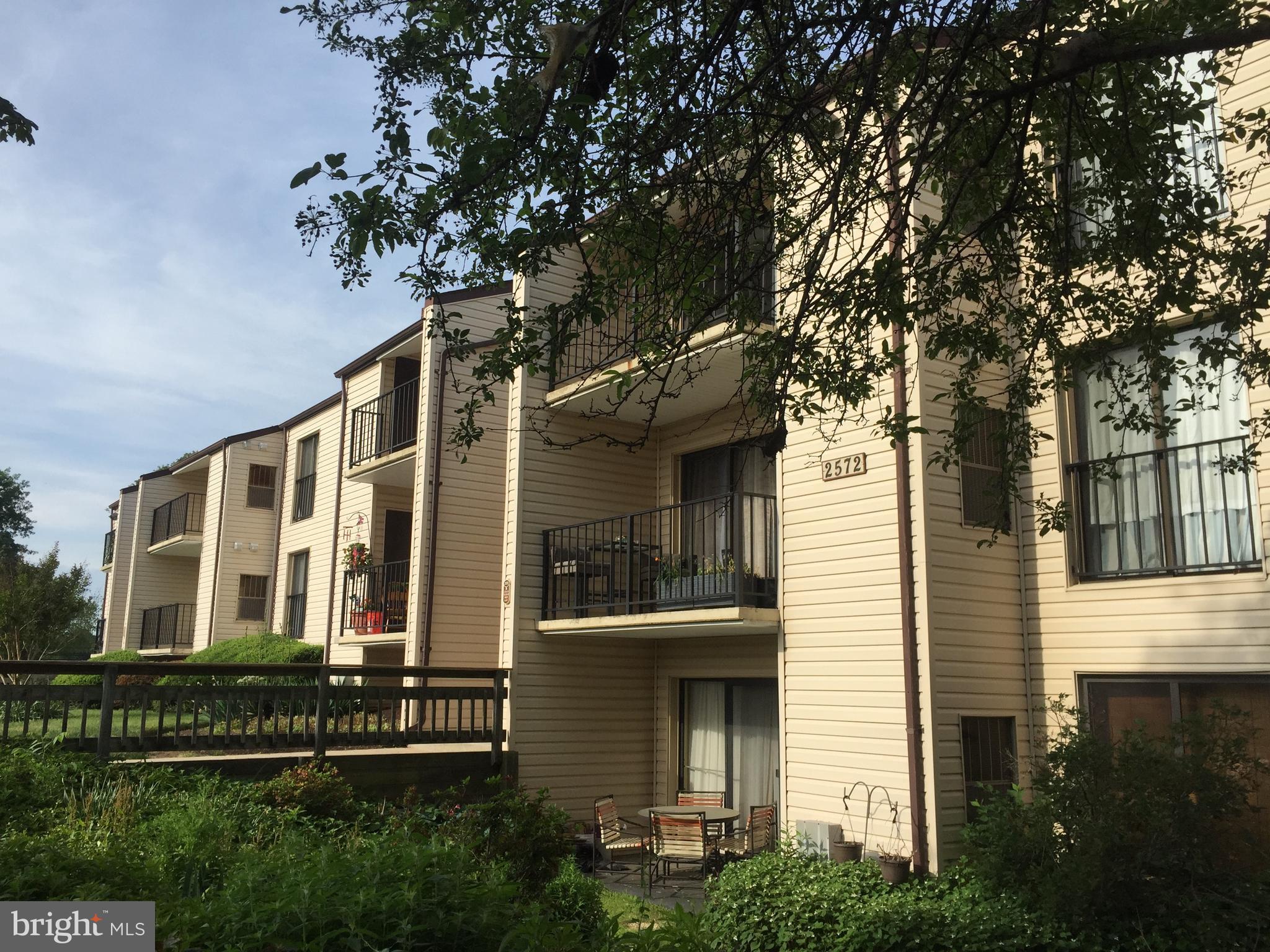 Riva Road – 1BR Condo – CLOSE to Annapolis Town Center and new Beacon Square shops and restaurants! SEE VIDEO TOUR.

YOUTUBE VIDEO TOUR
https://youtu.be/AIZpmXCTHhs

Wonderfully Renovated - 1br/ 1ba, 3rd floor condo located in Riva Commons. CLOSE to the NEW Beacon Square shops and restaurants, Annapolis Towne Center and Riva Festival!! Quick access to US50 and I97, making it ideal for commuters who want to live in Annapolis. Updated modern kitchen with Granite Counter tops and Stainless Steel Appliances. Full size front loader Washer/Dryer. Wall to wall carpeting throughout. Large combo Living/Dining room with kitchen. Community has a pool and plenty of parking.

Pets are case by case, with additional monthly pet rent.