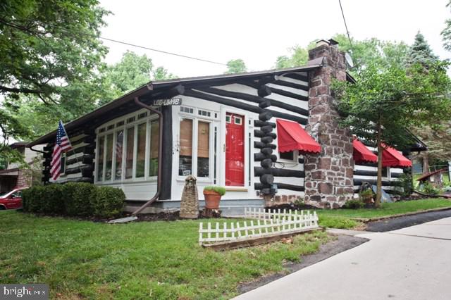 You must see this beautiful 3BR, 2BA log home in a calming, quiet, wooded, neighborhood. Steps away from a gorgeous path that snakes around the Grand View Golf Club. Enjoy relaxing first floor living where the master suite bathroom even has heated floors! This move-in ready home has convenient access to all major roadways. HMS Home Warranty included.