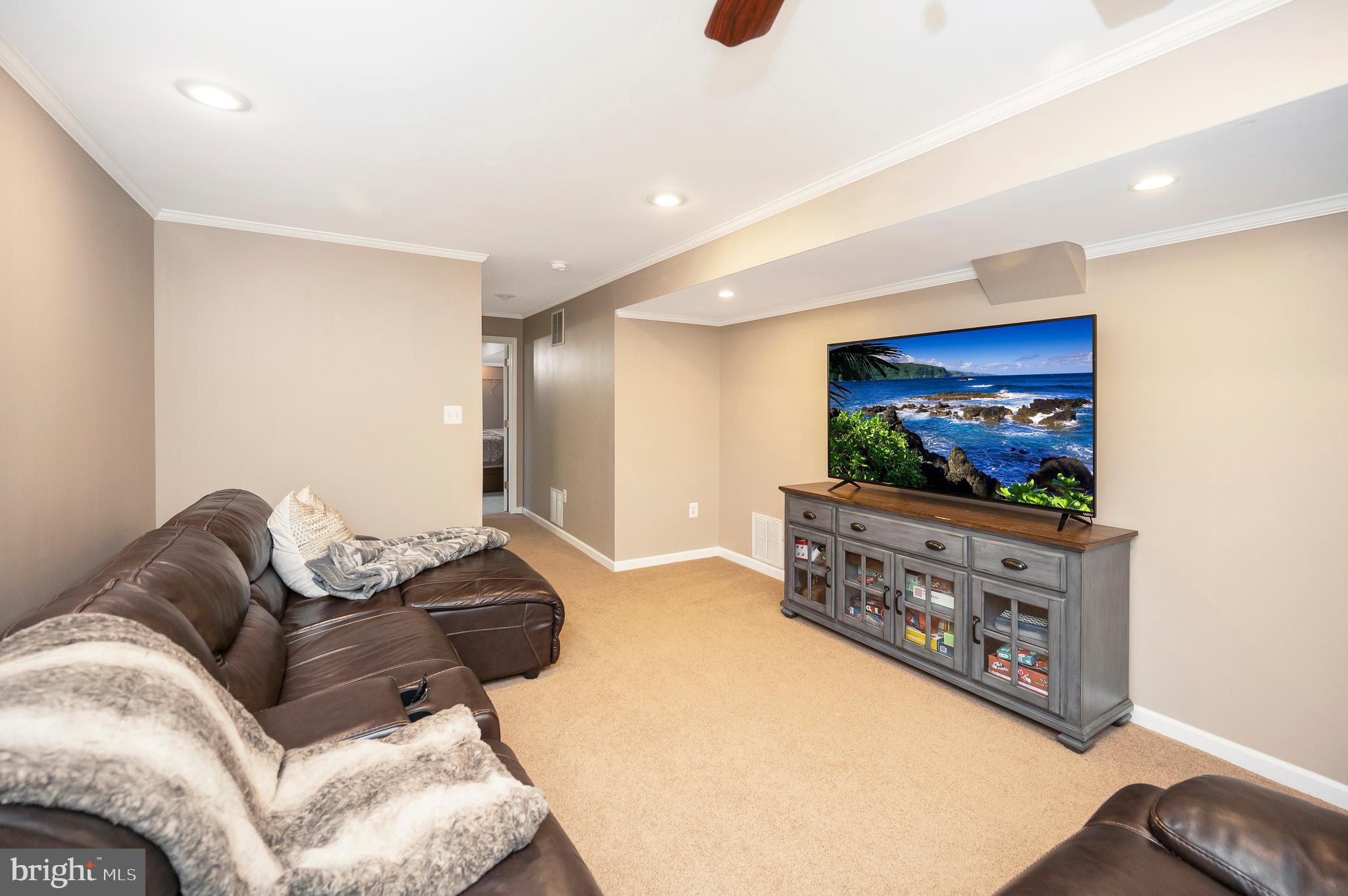HAMPTON OAKS - Residential