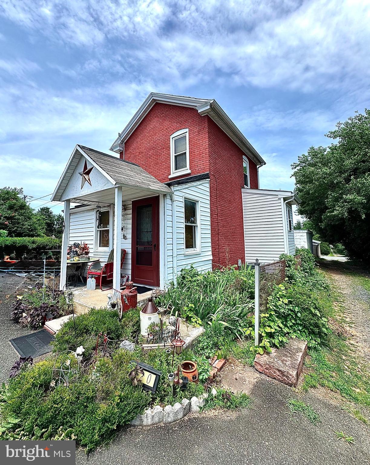 This property is being sold in "As Is" condition, no warranties or guarantees given nor implied. All offers are subject to review and approval by an attorney. This process could require an extended period of time. Solar panels are owned by the property owner.
