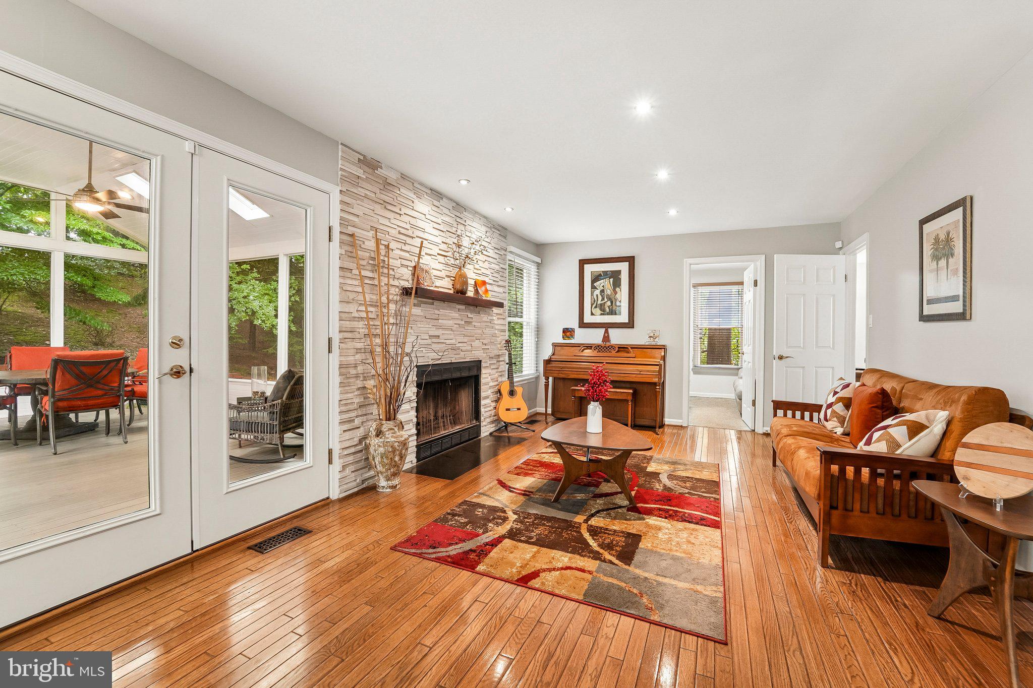 NAPLES MANOR - Residential