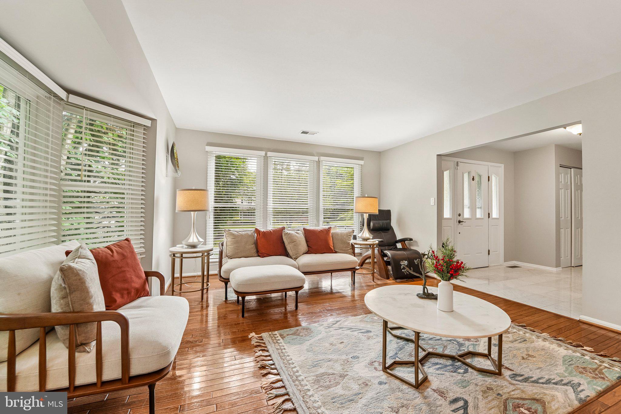 NAPLES MANOR - Residential