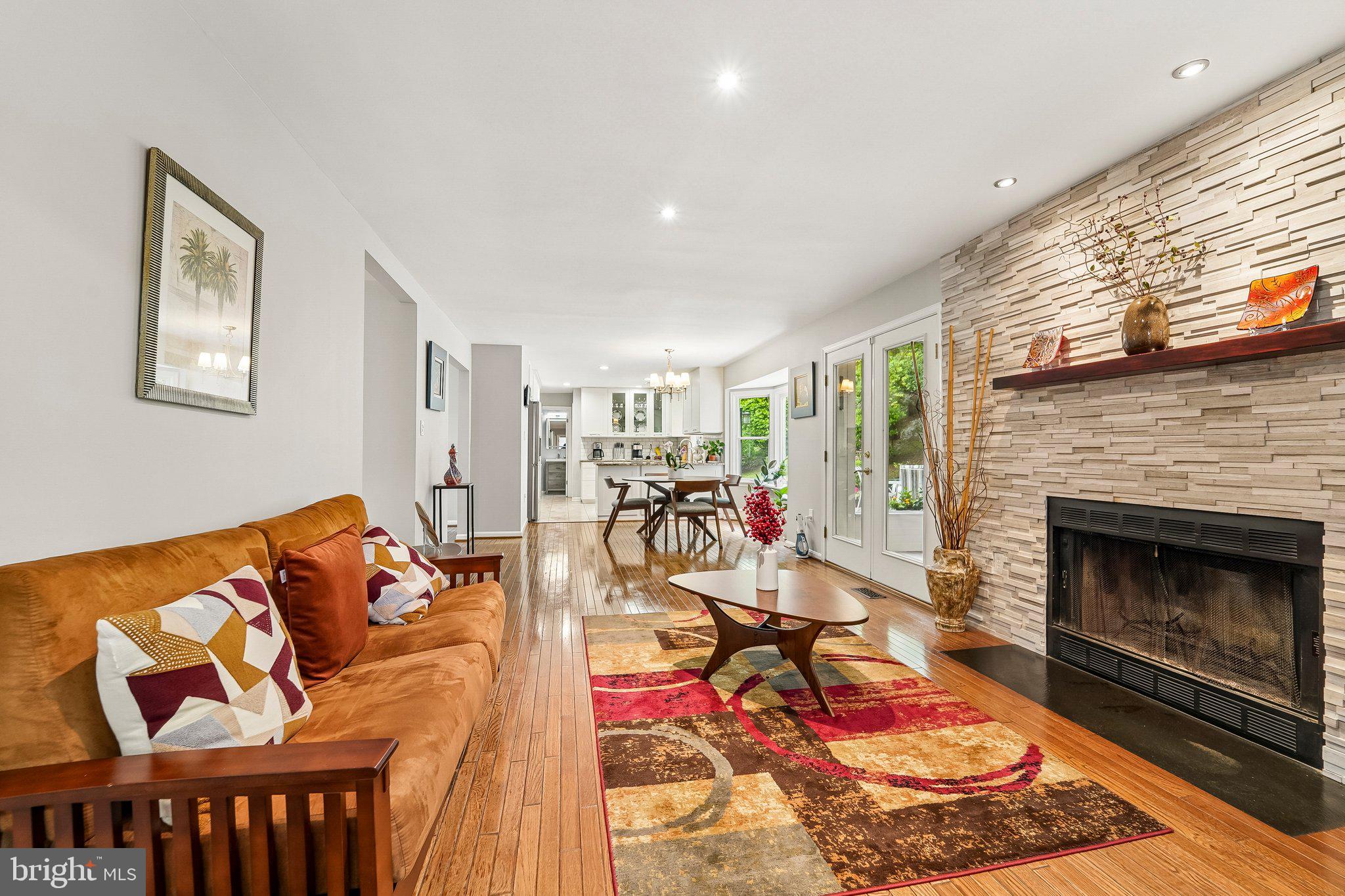 NAPLES MANOR - Residential