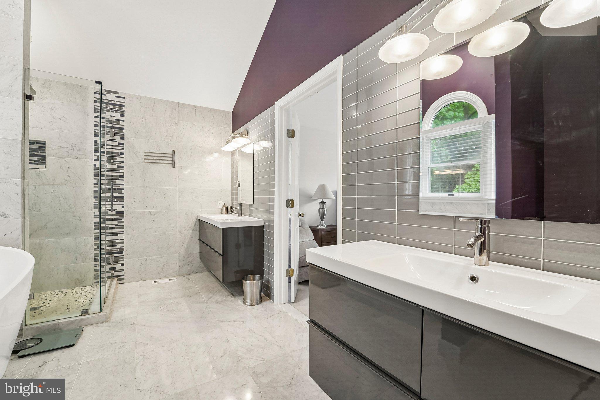 NAPLES MANOR - Residential