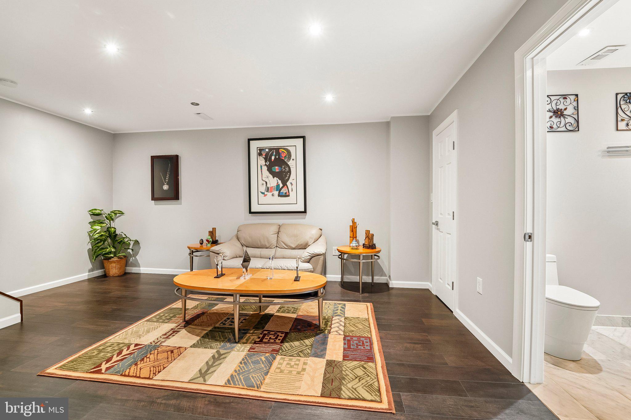 NAPLES MANOR - Residential