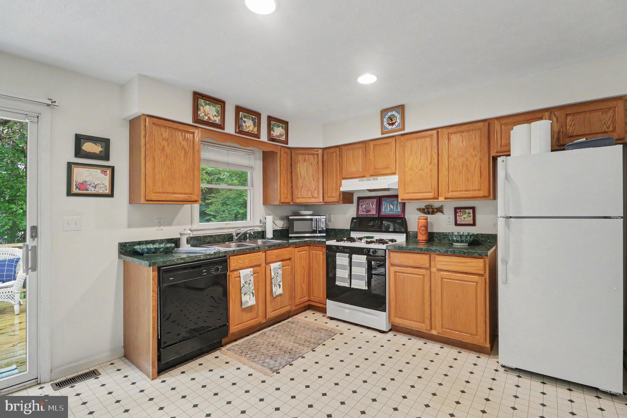 COLONIAL RIDGE - Residential