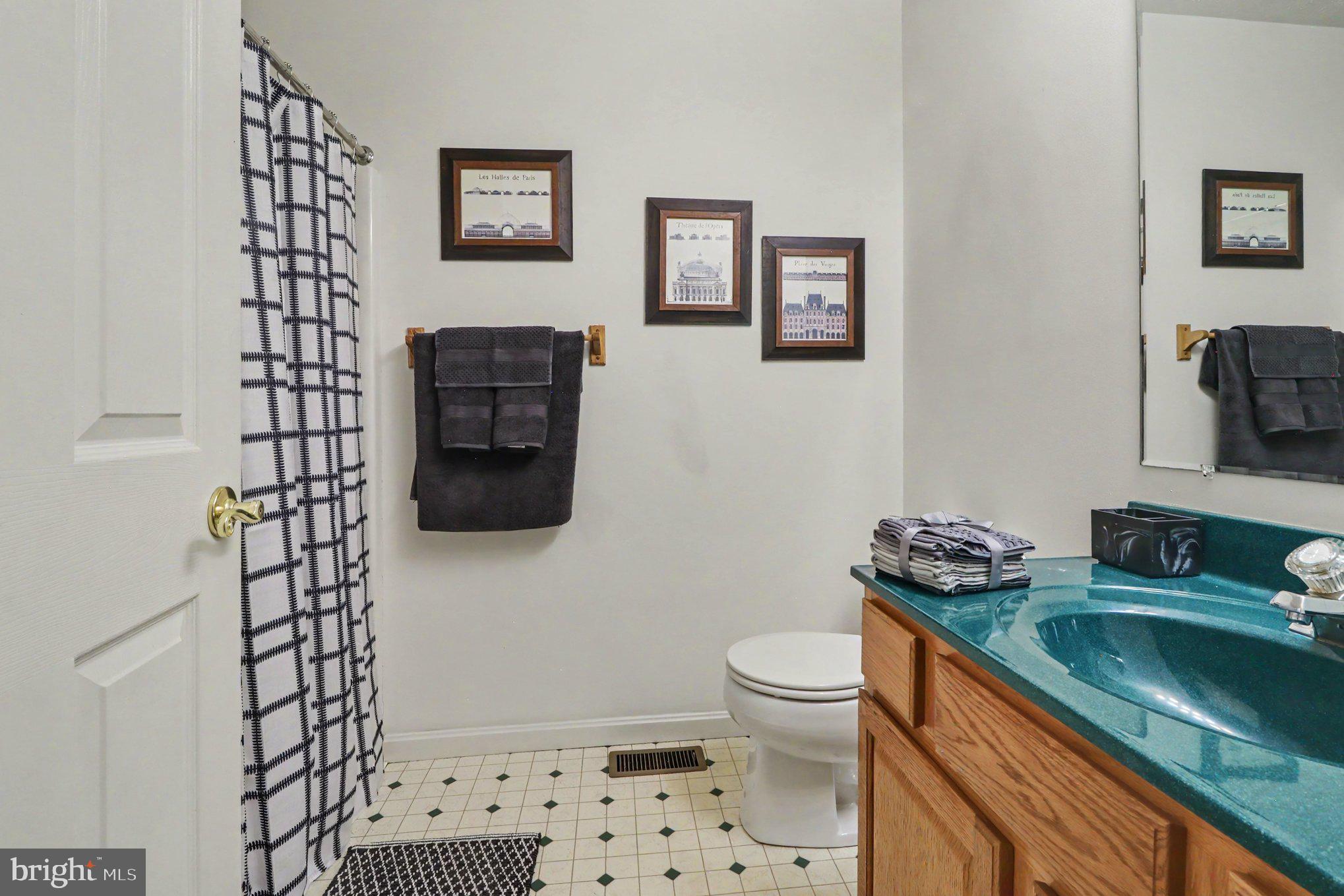 COLONIAL RIDGE - Residential