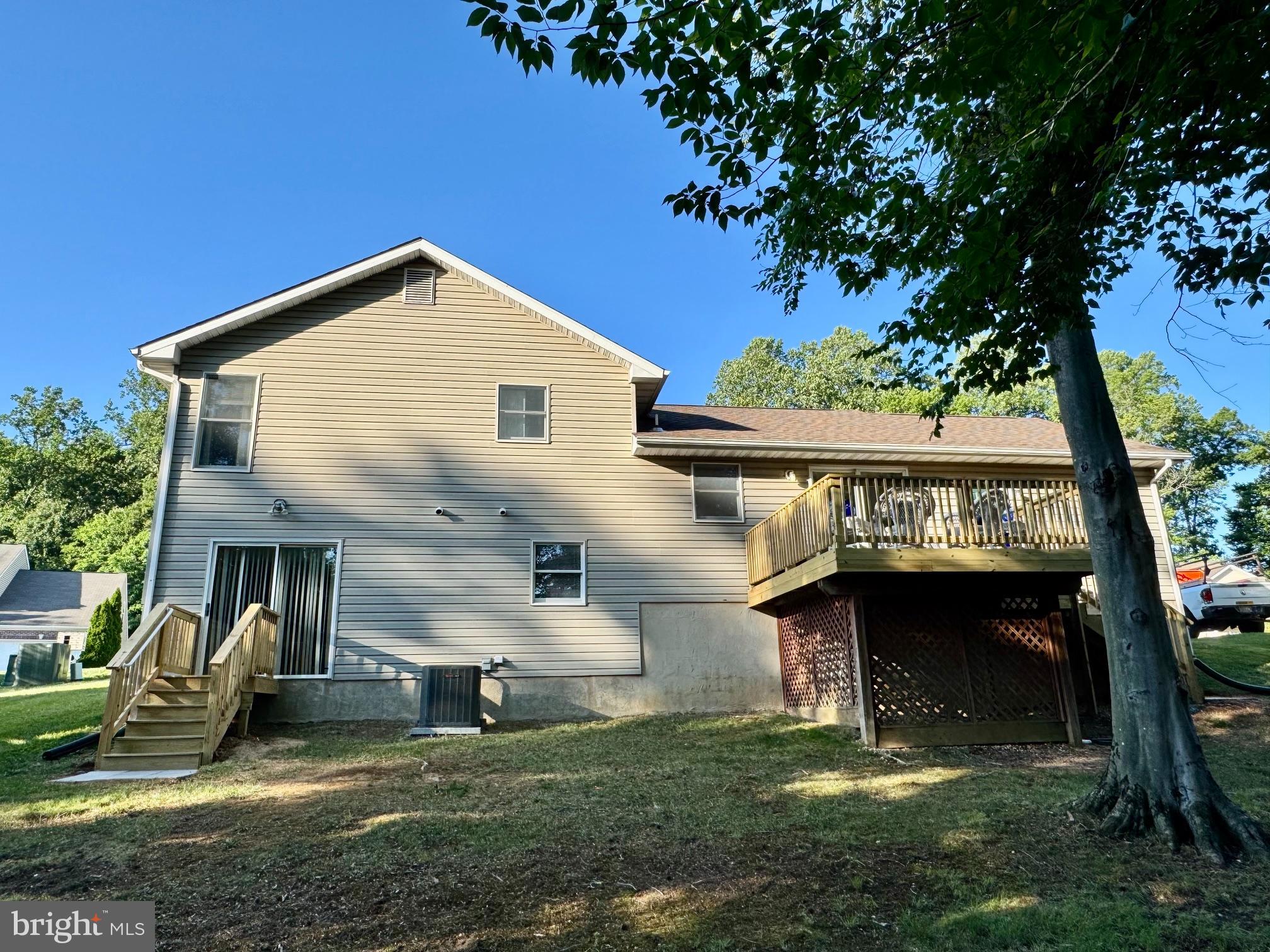 COLONIAL RIDGE - Residential