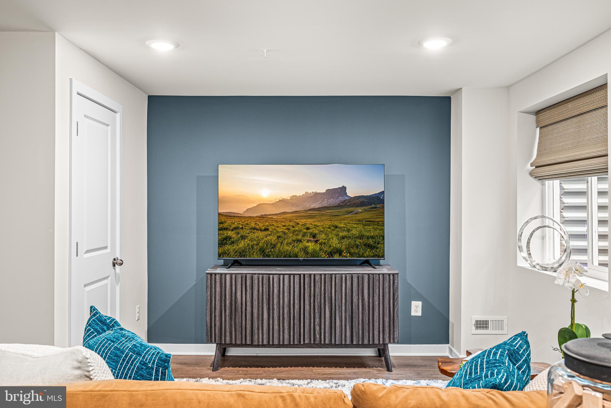 RIVER POINTE - Residential