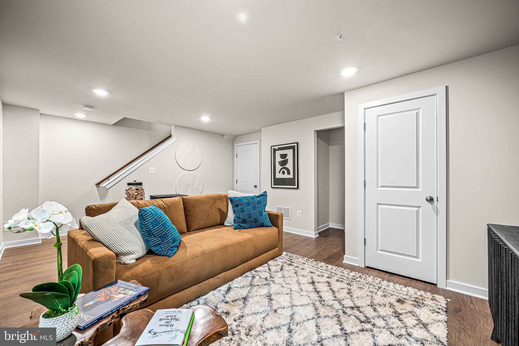 RIVER POINTE - Residential