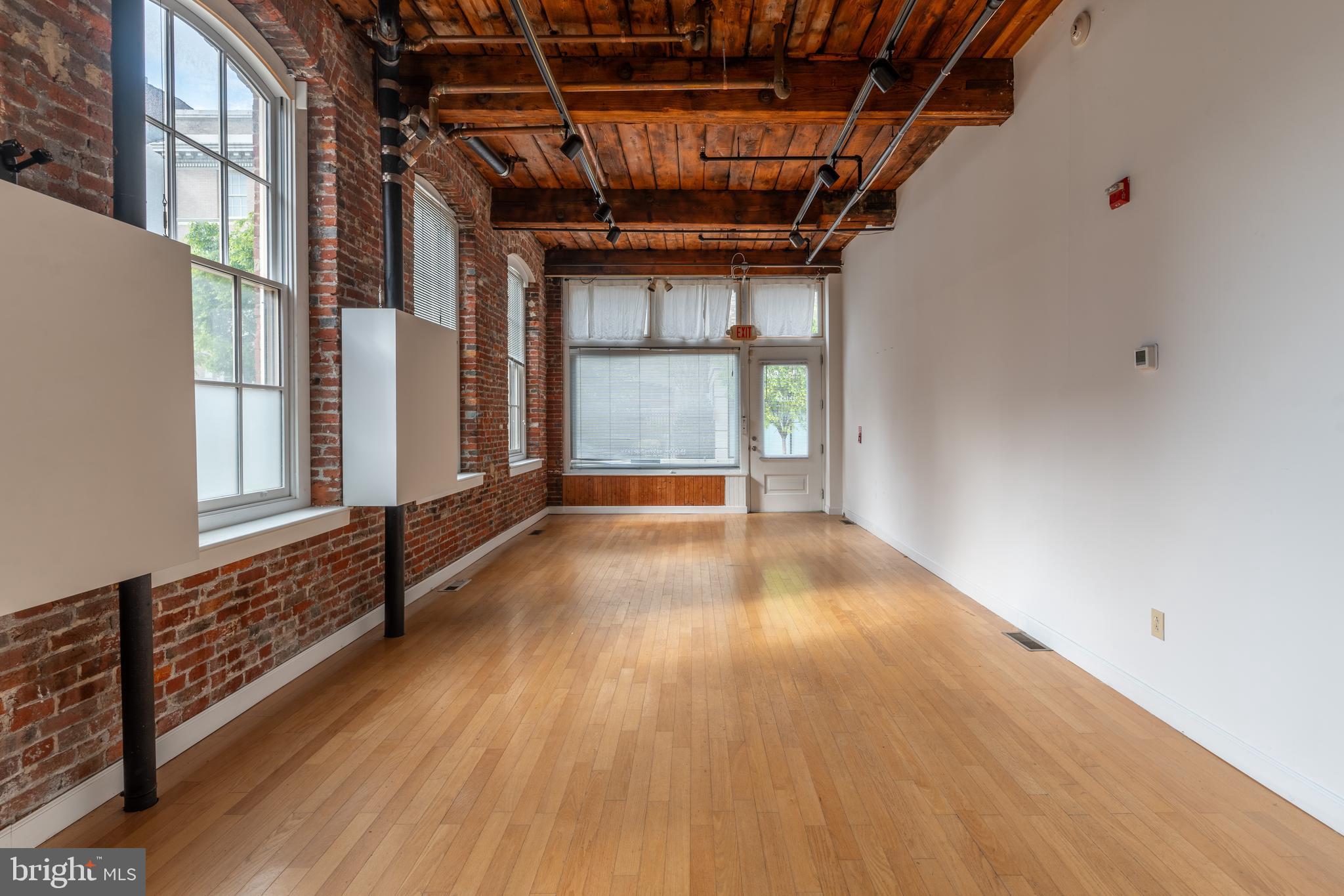OLD CITY - Commercial Sale