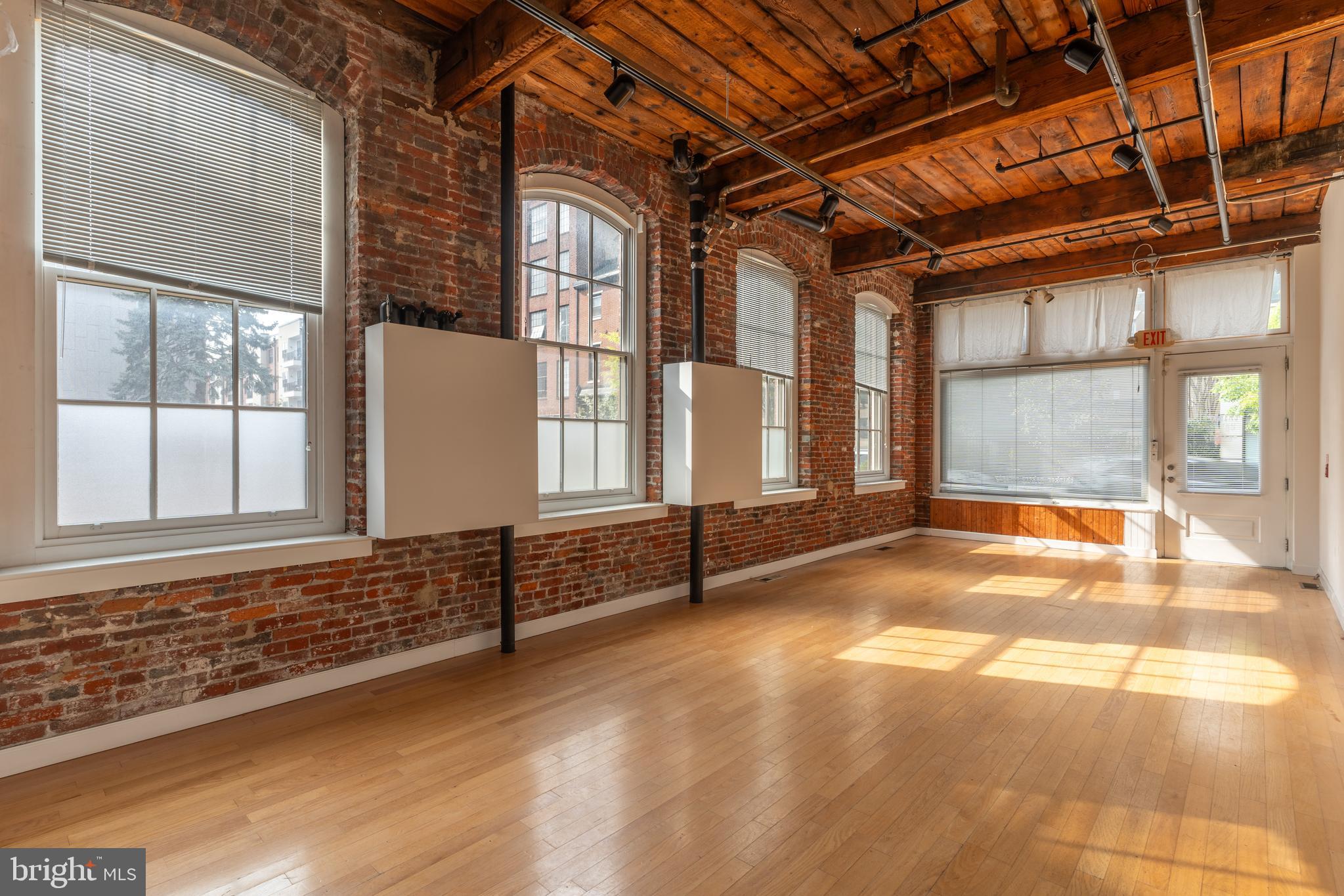 OLD CITY - Commercial Sale