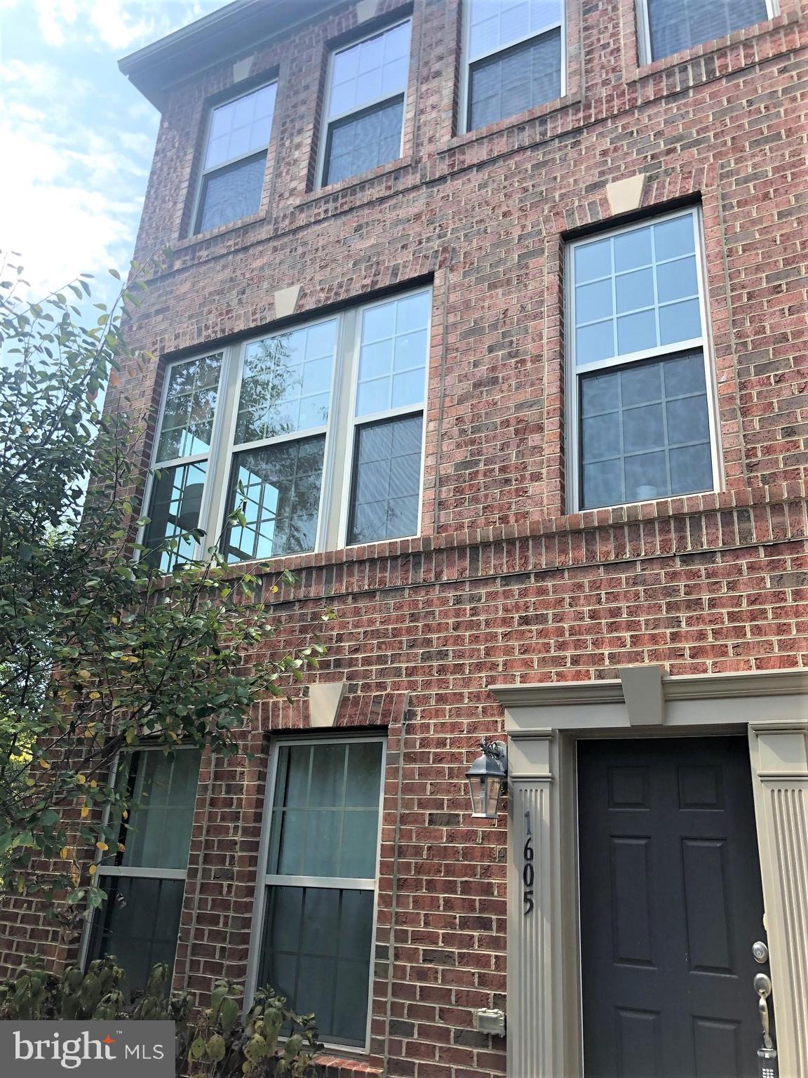 VISTAS AT OCCOQUAN - Residential Lease
