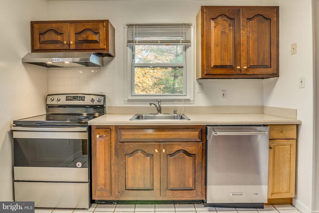 NEWINGTON STATION - Residential Lease