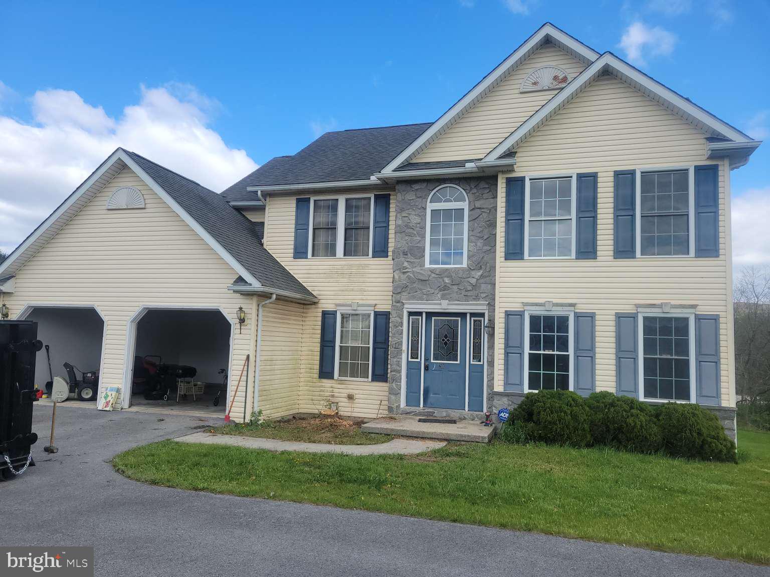 WINDSOR MANOR - Residential